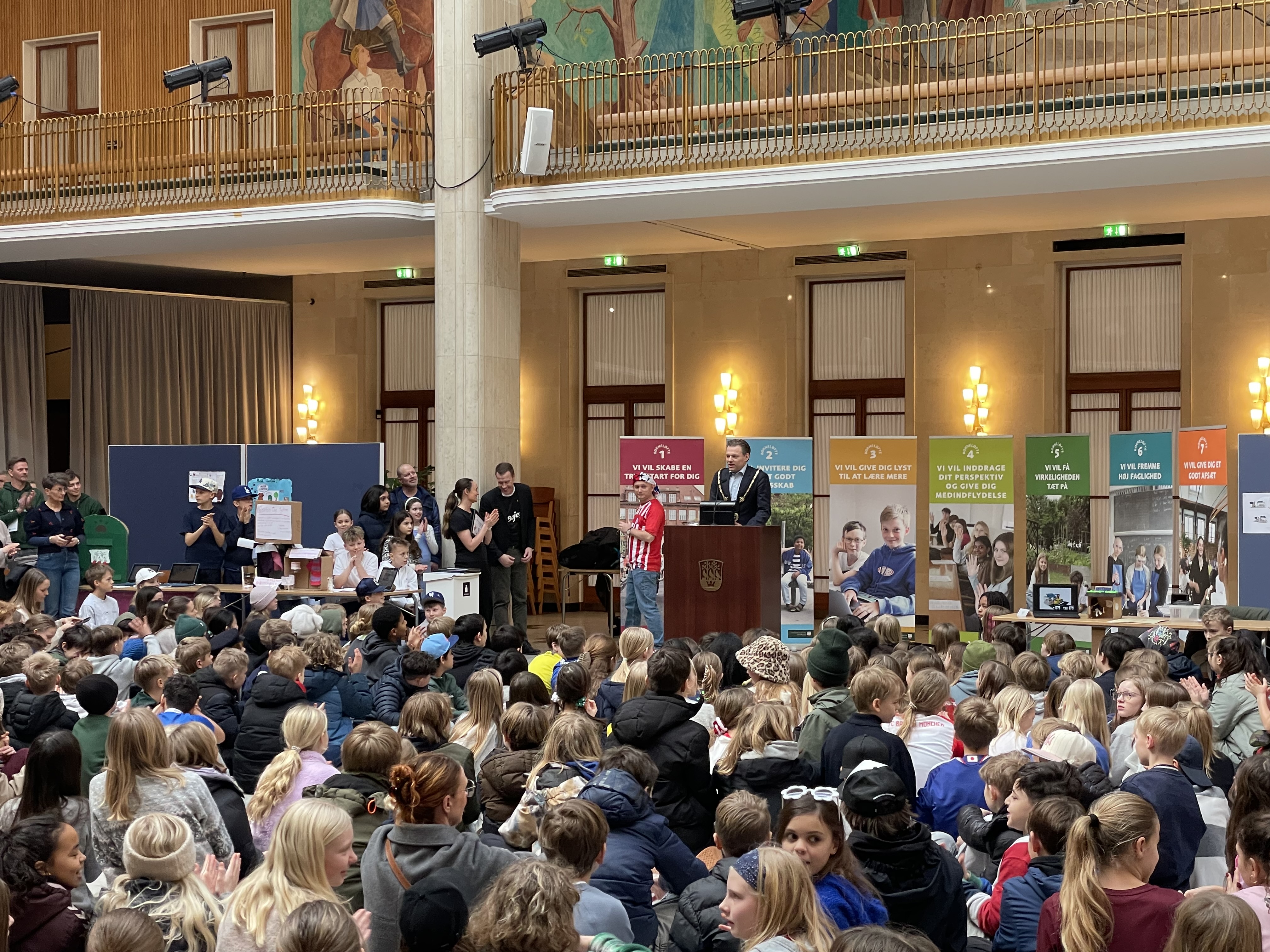 Borgermesteren holder tale